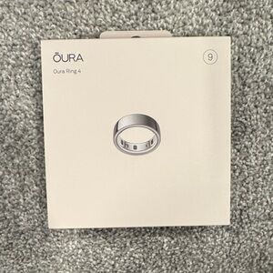 Oura Ring 4 in Elegant Silver - Sz 9